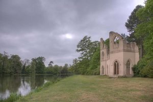 парк Пейнсхилл, Англия. Руины. Готическое аббатство